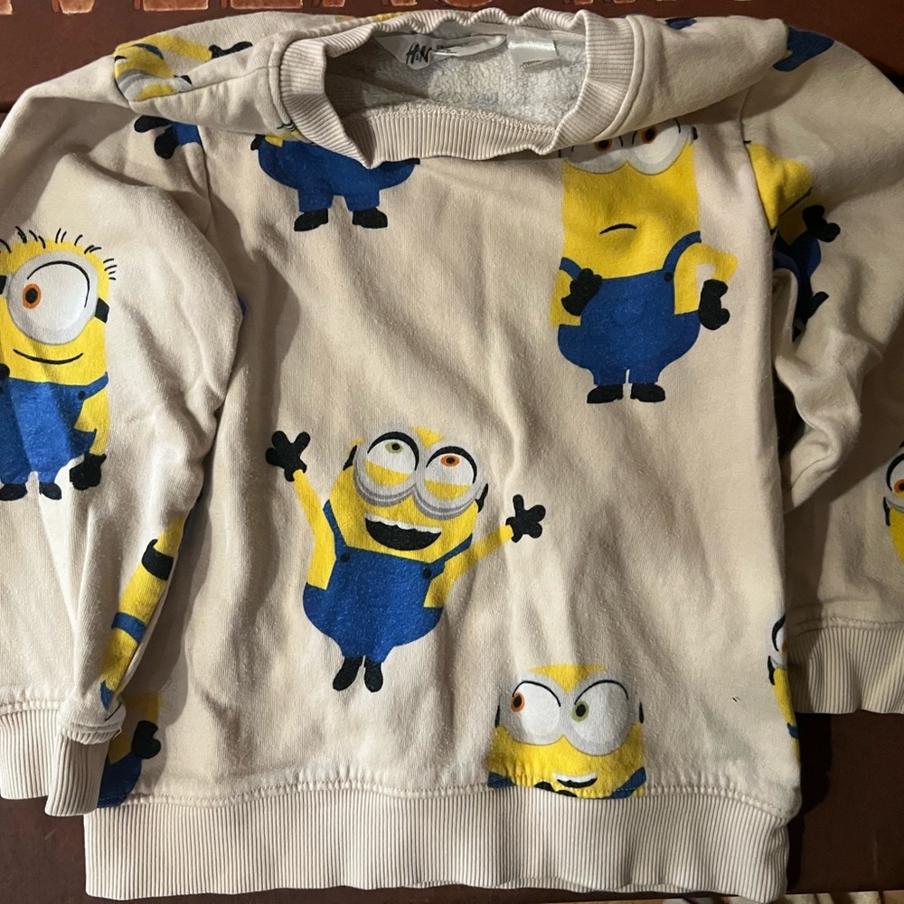 H&M Minions 5T/6 Minions Sweatshirt